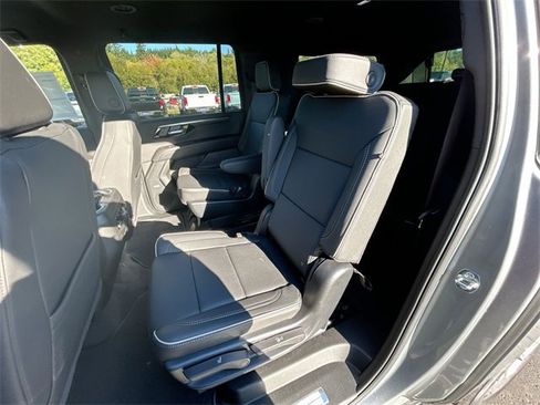 New 2025 Chevrolet Suburban Premier image 25