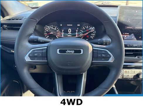 Used 2023 Jeep Compass Altitude image 5