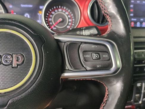 Used 2018 Jeep Wrangler Unlimited Rubicon w/ Cold Weather Group AWD/4WD image 32