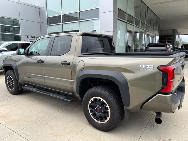 Used 2024 Toyota Tacoma TRD Off-Road w/ TRD Off Road Premium Package AWD/4WD image 5