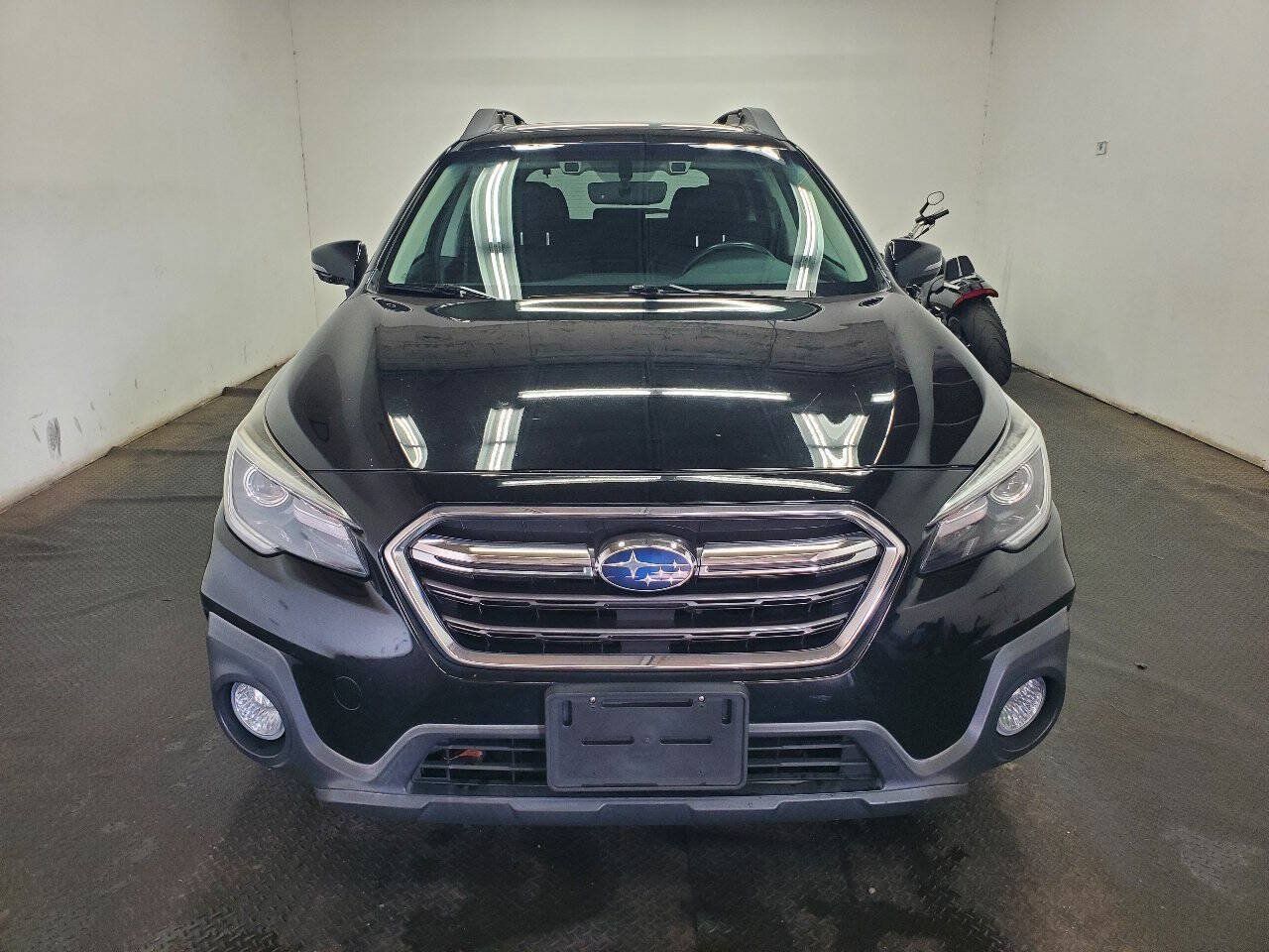 Used 2018 Subaru Outback 2.5i Limited AWD/4WD image 2