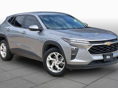 Used 2024 Chevrolet Trax LS w/ LS Convenience Package FWD image 2
