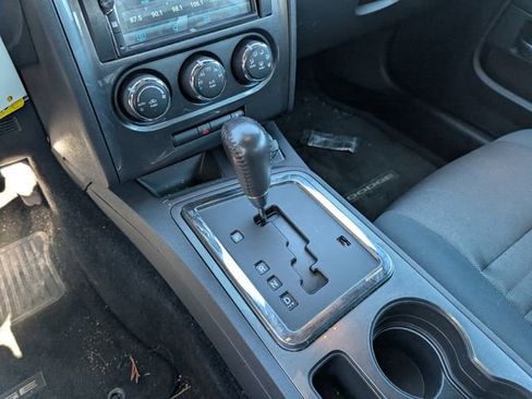 Used 2014 Dodge Challenger SXT image 4