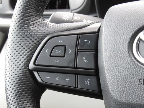 Used 2024 Toyota Sienna LE AWD/4WD image 26