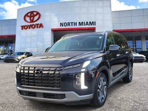 Used 2024 Hyundai Palisade Limited FWD image 2