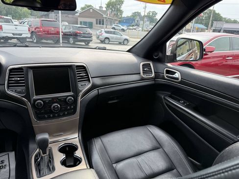 Used 2016 Jeep Grand Cherokee Limited AWD/4WD image 12
