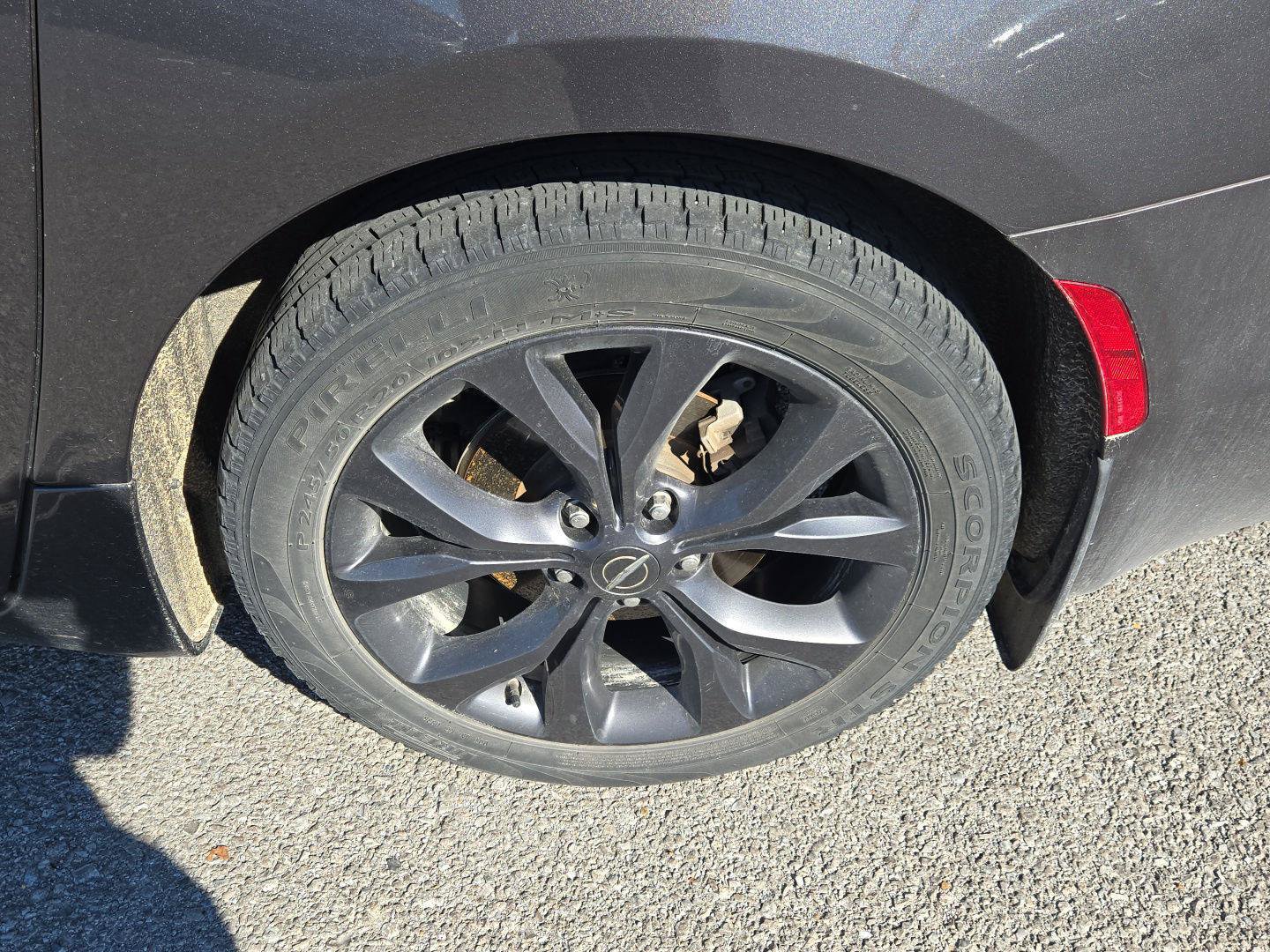 Used 2020 Chrysler Pacifica Limited w/ Advanced Safetytec Group FWD image 11