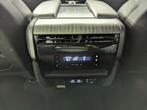 Used 2024 Jeep Wagoneer Series II w/ Flexible Seating Group RWD image 37