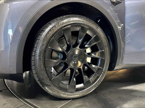 Used 2023 Tesla Model Y Long Range AWD/4WD image 13