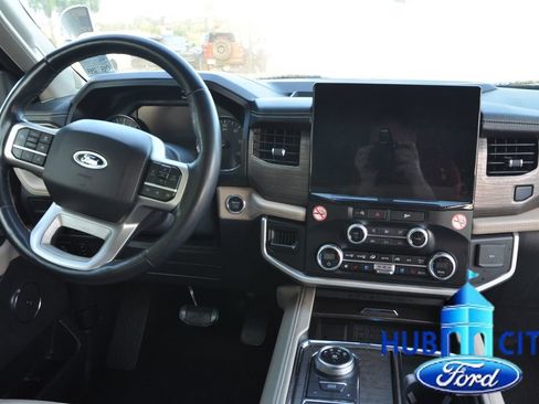 Used 2024 Ford Expedition Limited RWD image 18
