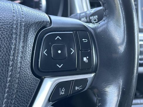 Used 2017 Toyota Highlander SE AWD/4WD image 32