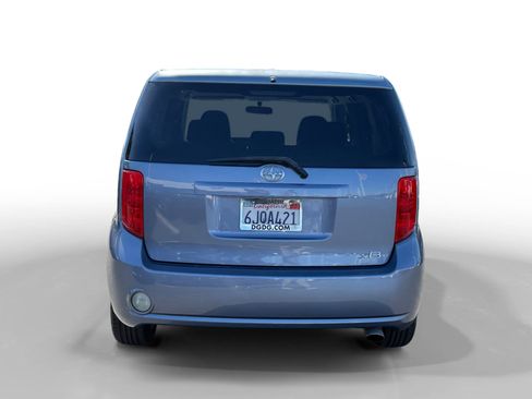 Used 2010 Scion xB FWD image 4