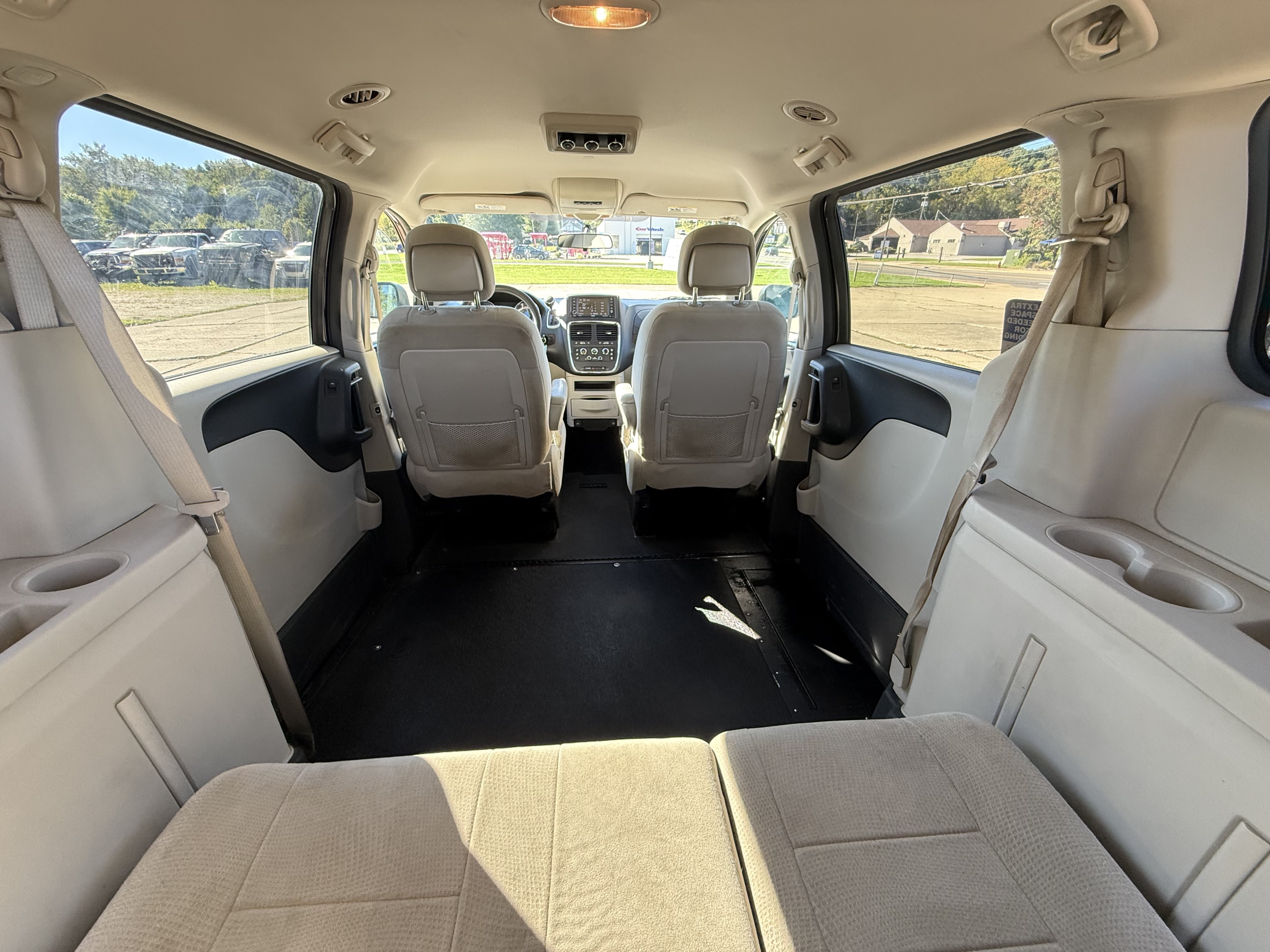 Used 2013 Dodge Grand Caravan SXT FWD image 33