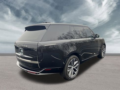 Certified 2025 Land Rover Range Rover SE image 5