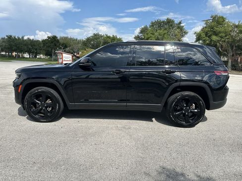 Certified 2025 Jeep Grand Cherokee Altitude AWD/4WD image 3