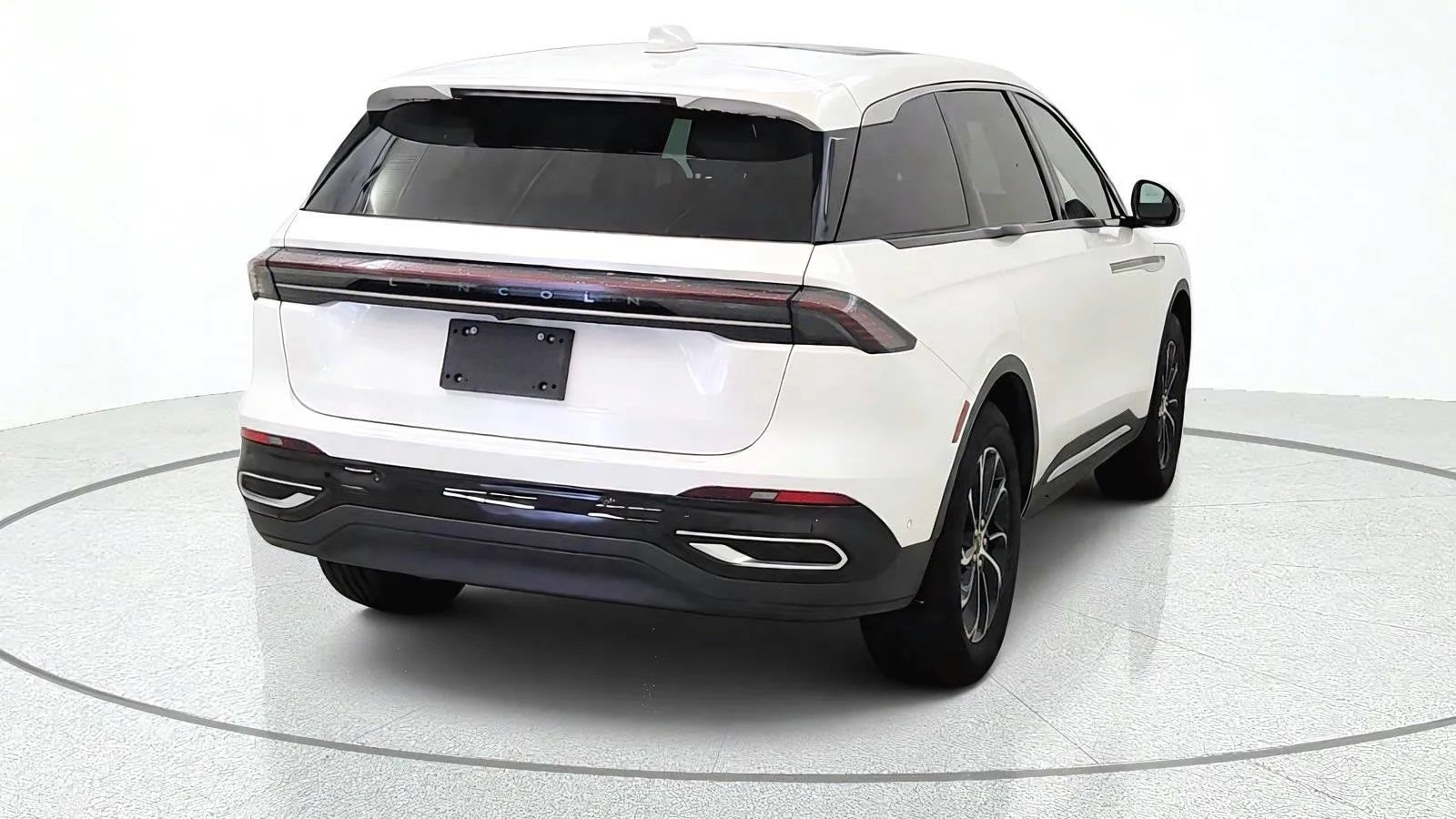 Used 2024 Lincoln Nautilus Premier w/ Equipment Group 102A AWD/4WD image 8