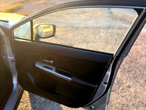 Used 2015 Subaru Crosstrek 2.0i Premium w/ Moonroof Package image 16