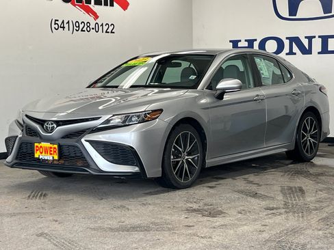 Used 2023 Toyota Camry SE image 7