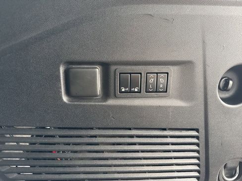 Used 2022 GMC Yukon XL Denali image 30