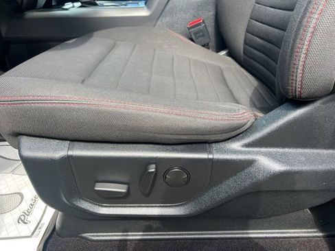 Used 2019 Ford F150 XLT w/ Equipment Group 302A Luxury AWD/4WD image 18