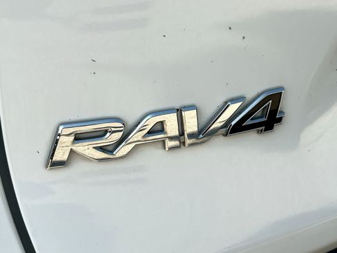 Used 2019 Toyota RAV4 LE w/ All Weather Liner Package AWD/4WD image 8