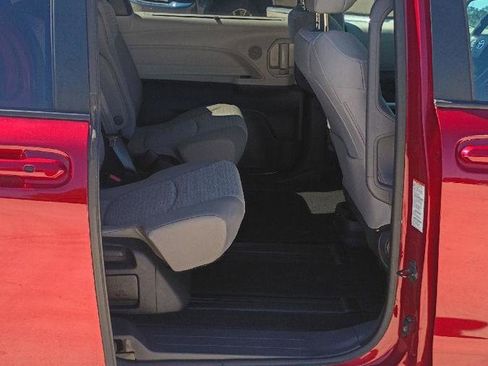 Used 2023 Toyota Sienna LE image 20
