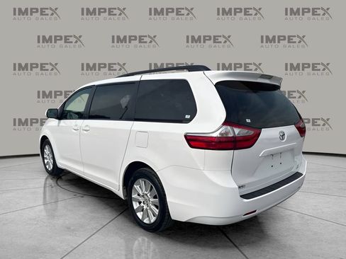Used 2015 Toyota Sienna LE AWD/4WD image 3