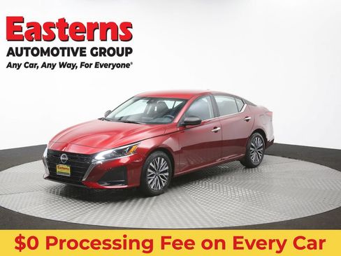 Used 2025 Nissan Altima 2.5 SV FWD image 55