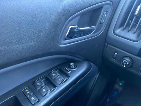 Used 2019 Chevrolet Colorado Z71 AWD/4WD image 15