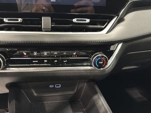 Used 2025 Chevrolet Equinox LT image 16