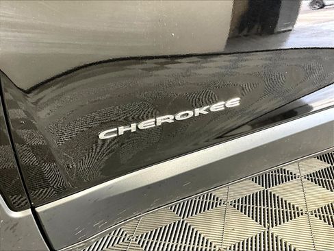 Used 2022 Jeep Cherokee Latitude Lux FWD image 22