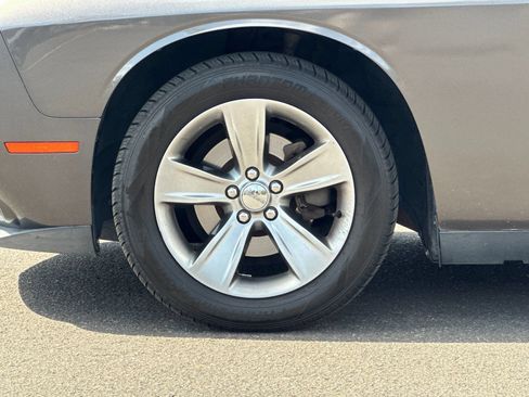 Used 2015 Dodge Challenger SXT RWD image 21