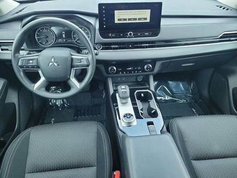 Used 2025 Mitsubishi Outlander ES FWD image 15
