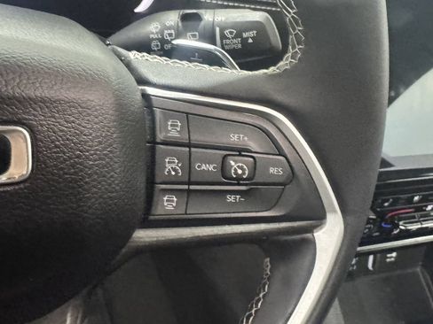 Used 2024 Jeep Grand Cherokee Limited w/ Luxury Tech Group II AWD/4WD image 7