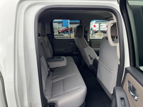 Used 2022 Nissan Frontier SV AWD/4WD image 10