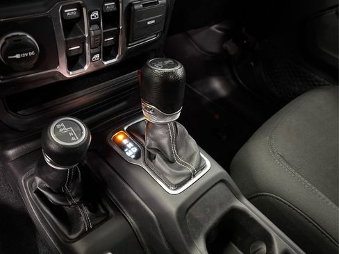 Used 2018 Jeep Wrangler Unlimited Sahara image 35