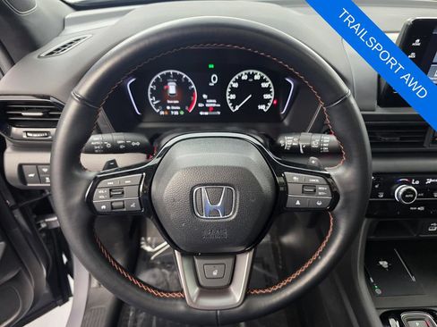 Used 2025 Honda Pilot TrailSport image 19