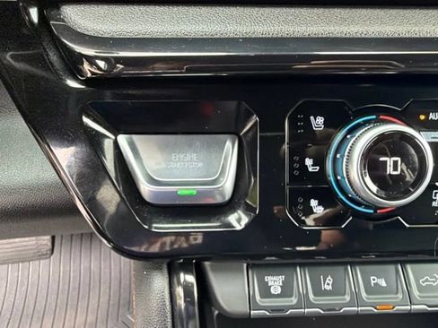 Used 2025 GMC Sierra 2500 AT4 w/ AT4 Preferred Package AWD/4WD image 14