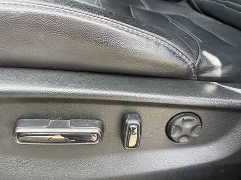 Used 2020 Honda CR-V Touring image 25