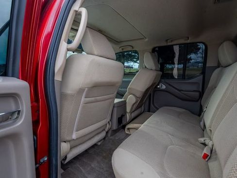 Used 2010 Nissan Frontier SE w/ Moonroof Pkg AWD/4WD image 13
