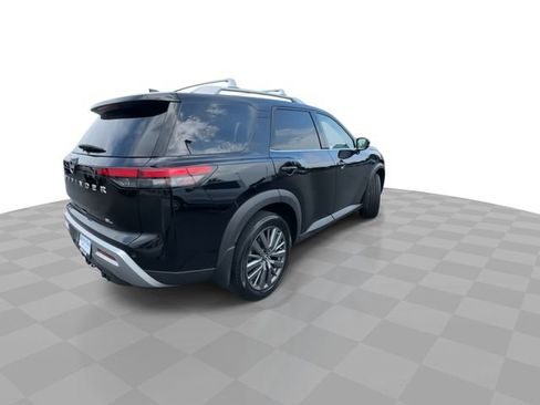 Used 2025 Nissan Pathfinder SL w/ SL Premium Package FWD image 8