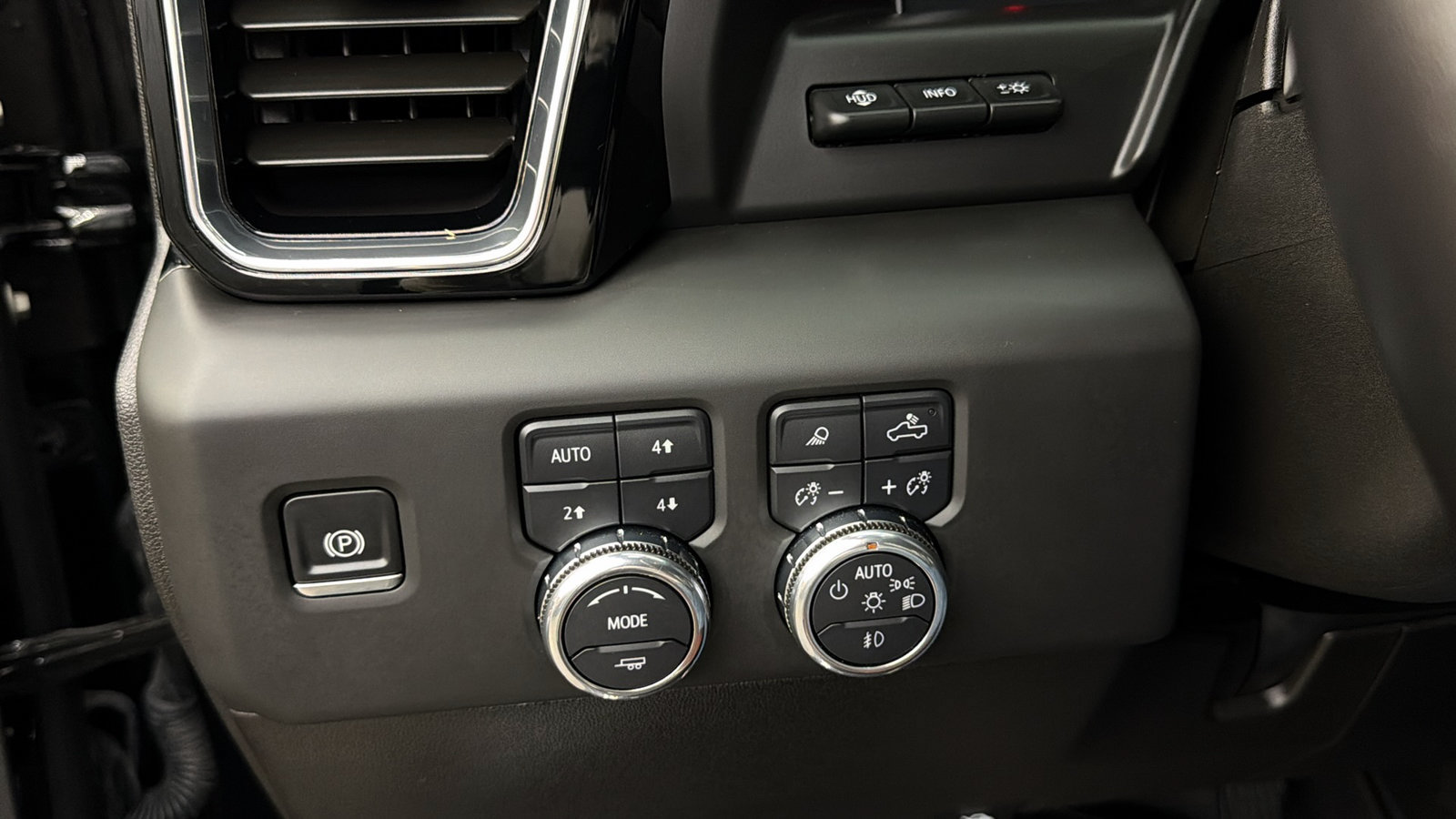 Used 2025 GMC Sierra 3500 Denali Ultimate AWD/4WD image 23