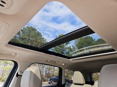 Used 2017 Ford Escape Titanium image 14