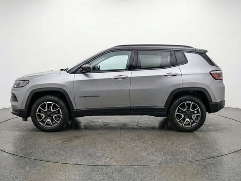 Used 2025 Jeep Compass Trailhawk w/ Trailer Tow Group AWD/4WD image 5