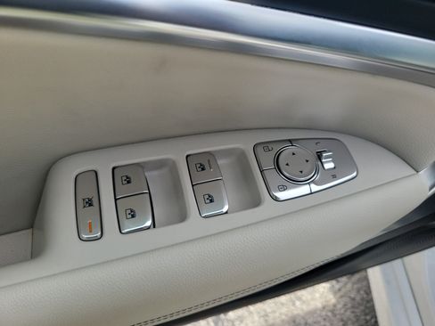 Used 2025 Genesis G70 2.5T AWD/4WD image 21