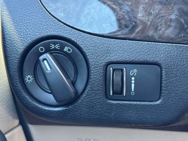 Used 2016 Dodge Grand Caravan SXT FWD image 17