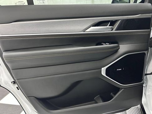 New 2026 Jeep Grand Wagoneer 4WD image 13