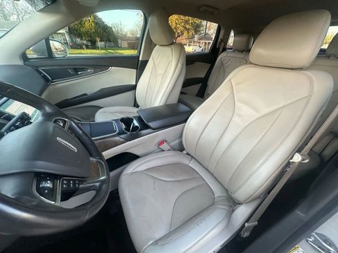 Used 2019 Lincoln Nautilus Select image 13