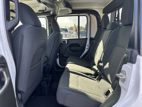 Used 2025 Jeep Gladiator Sport image 28