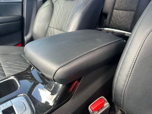 Used 2025 Kia Telluride AWD image 12